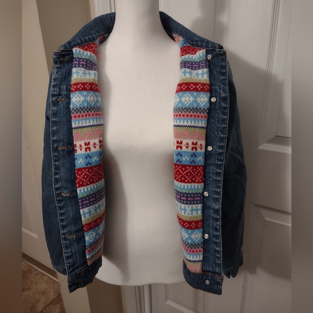 SO (so real, so right) youth sweater lined denim jacket. Size M.